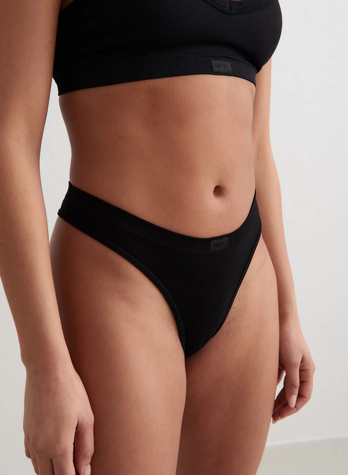 AIM’N Seamless Thong Black Flash Sale