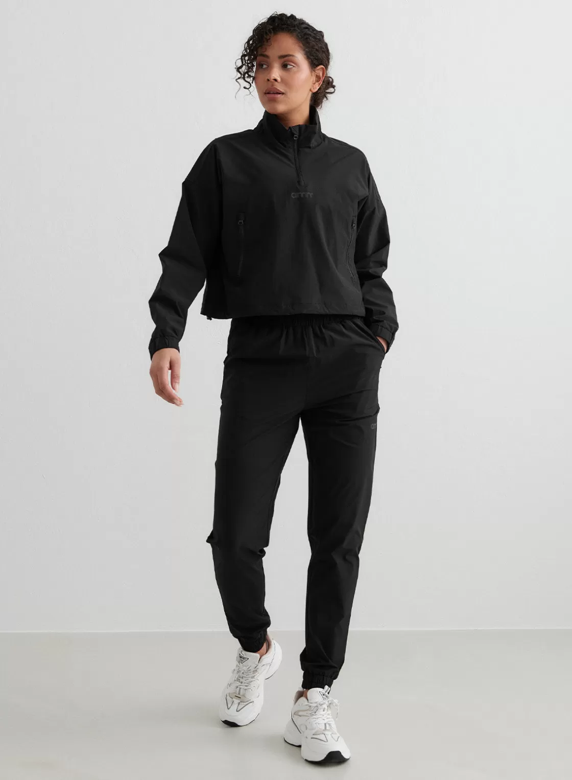 AIM’N Windbreaker Pants Black Online