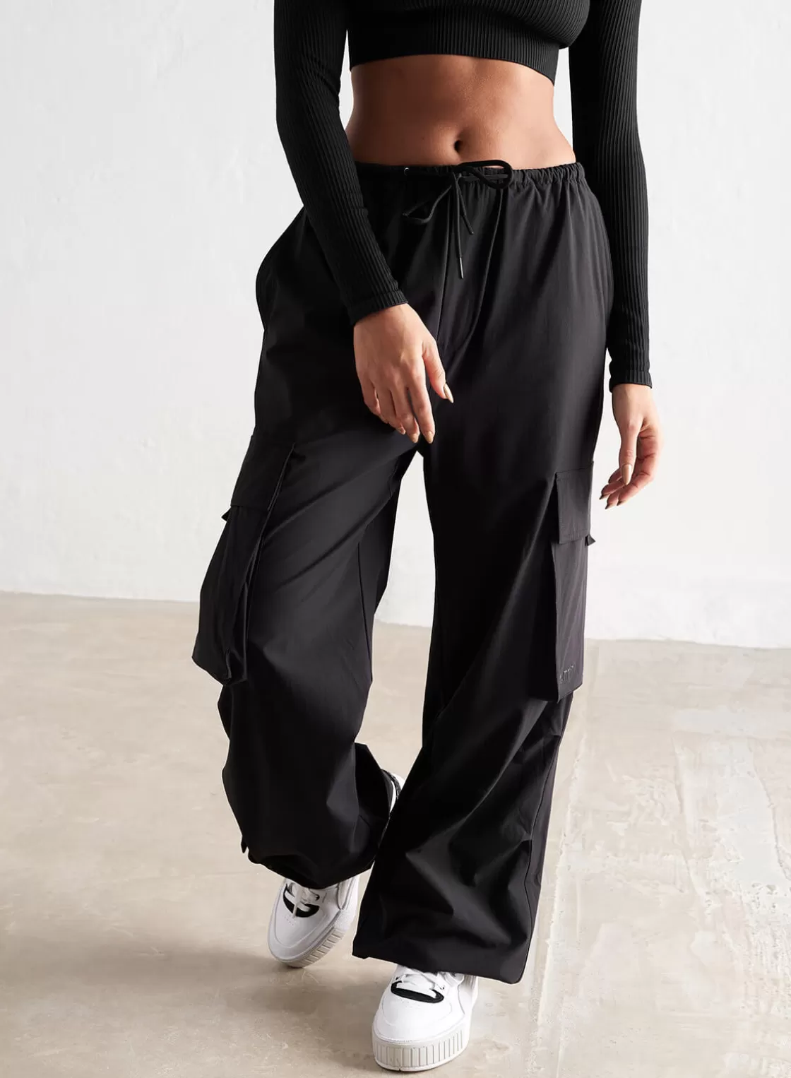 AIM’N Windbreaker Parachute Pants Black Store