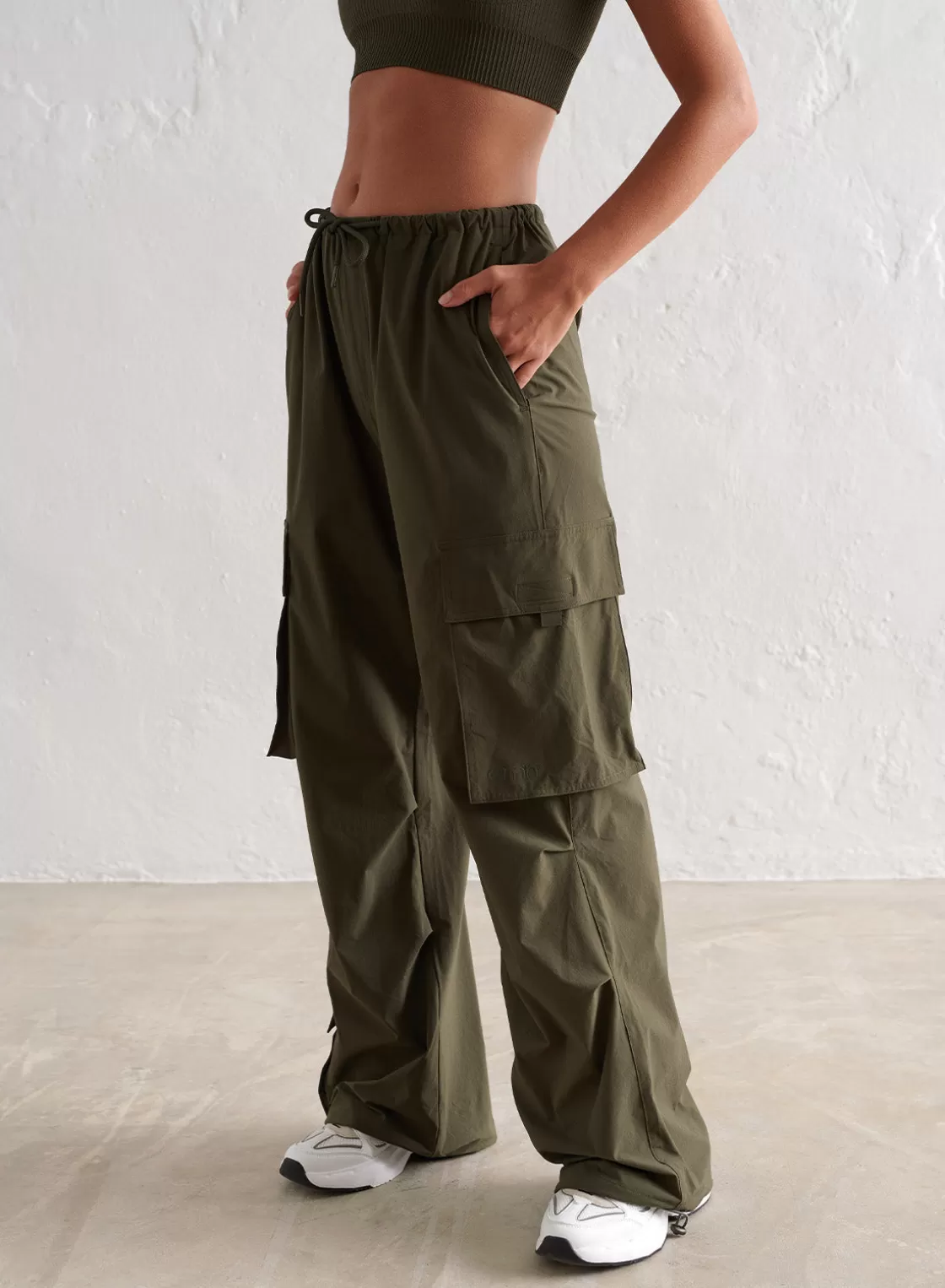 AIM’N Windbreaker Parachute Pants Khaki Online