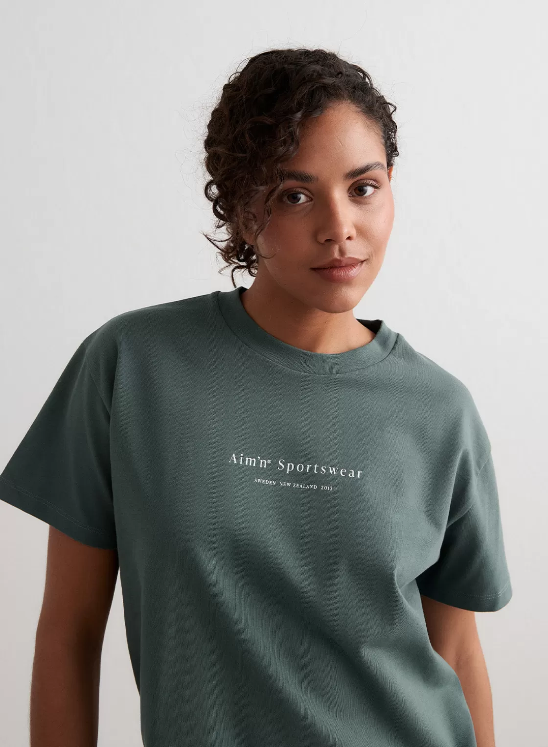 AIM’N Serif Boxy T-shirt Sage Hot